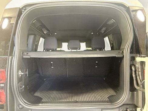Used 2023 Land Rover Defender 110 image 27