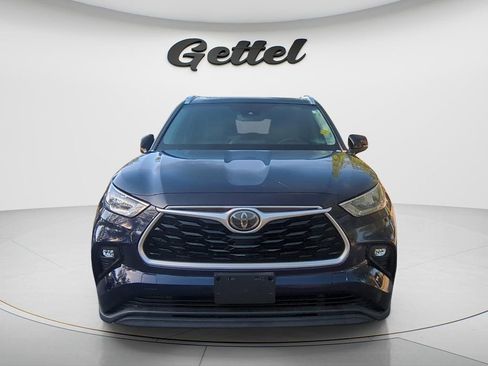 Used 2020 Toyota Highlander XLE FWD image 2
