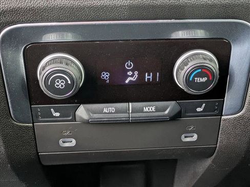 Used 2021 Chevrolet Tahoe LT w/ Luxury Package image 16