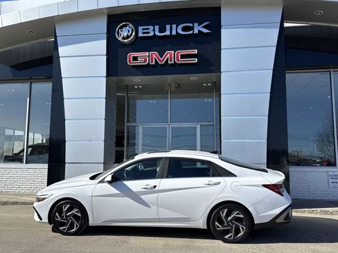 Used 2024 Hyundai Elantra Limited image 5