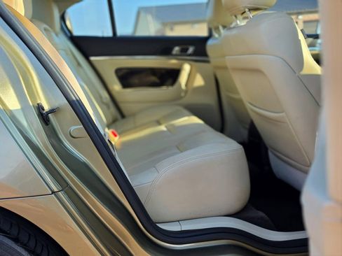 Used 2013 Lincoln MKS AWD image 9