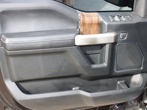 Used 2020 Ford F150 Lariat image 19