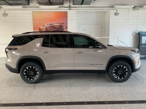 New 2026 Chevrolet Traverse Z71 w/ Driver Confidence Package AWD/4WD image 11