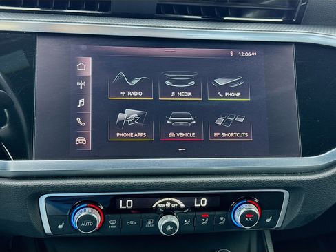 Used 2020 Audi Q3 2.0T Premium image 11