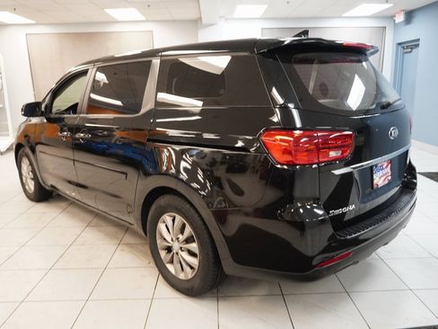 Used 2019 Kia Sedona L image 12