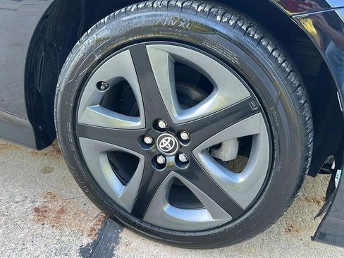 Used 2016 Toyota Prius Three Touring FWD image 4