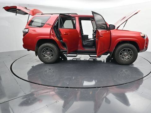 Used 2020 Toyota 4Runner TRD Off-Road Premium w/ Moonroof Package AWD/4WD image 27