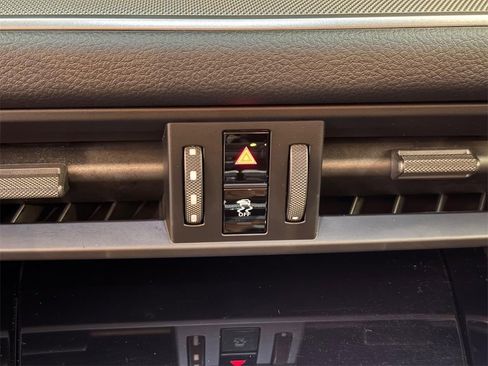 Used 2024 Porsche Cayenne Coupe image 17