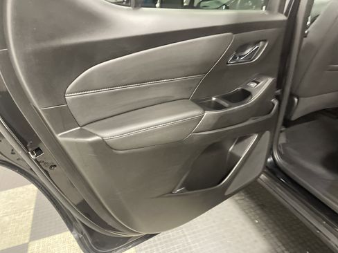 Used 2023 Chevrolet Traverse LT image 15