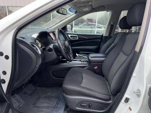 Used 2018 Nissan Pathfinder SV image 11