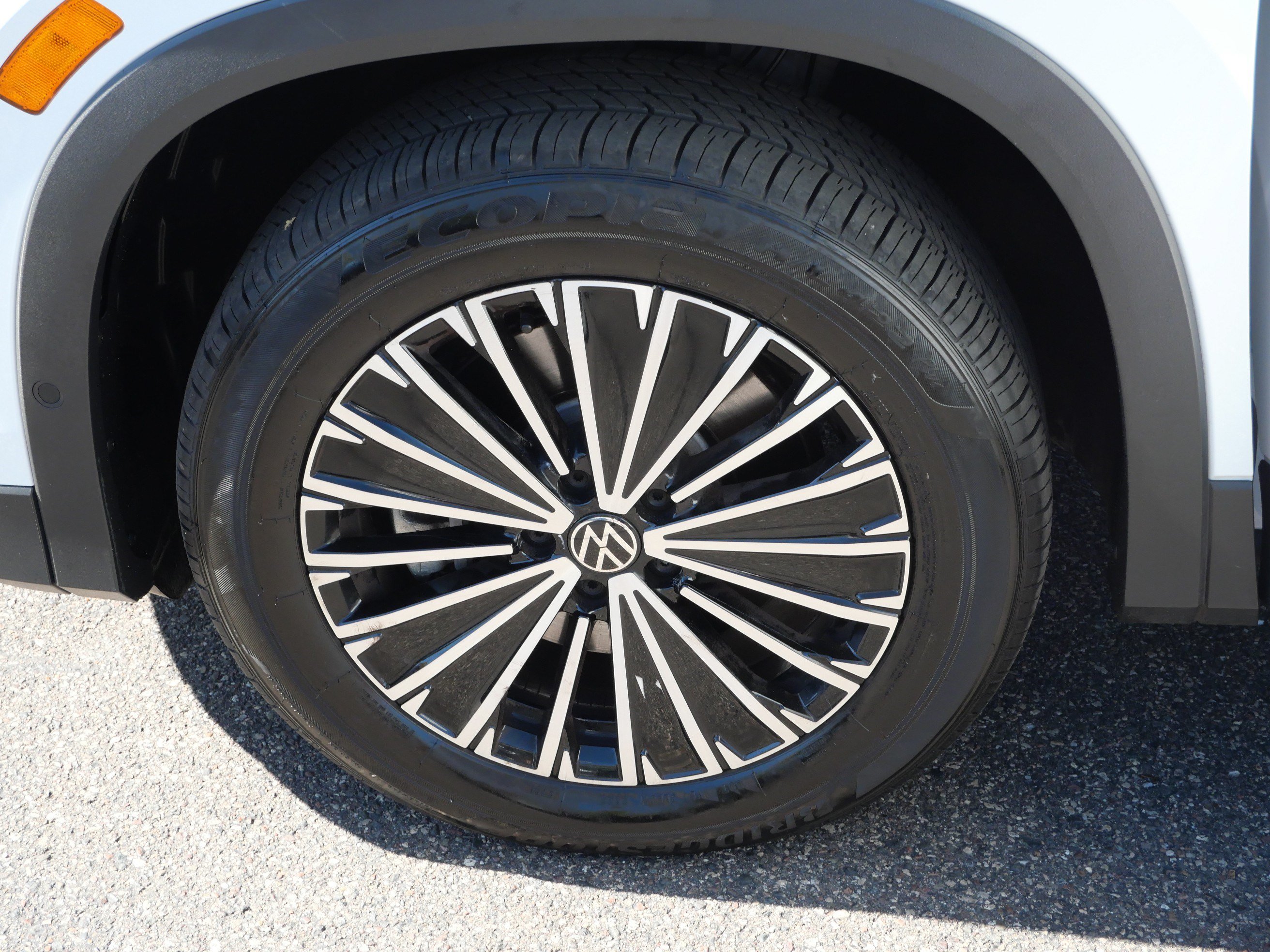 Certified 2025 Volkswagen Tiguan S w/ 18" Wheel Package AWD/4WD image 15
