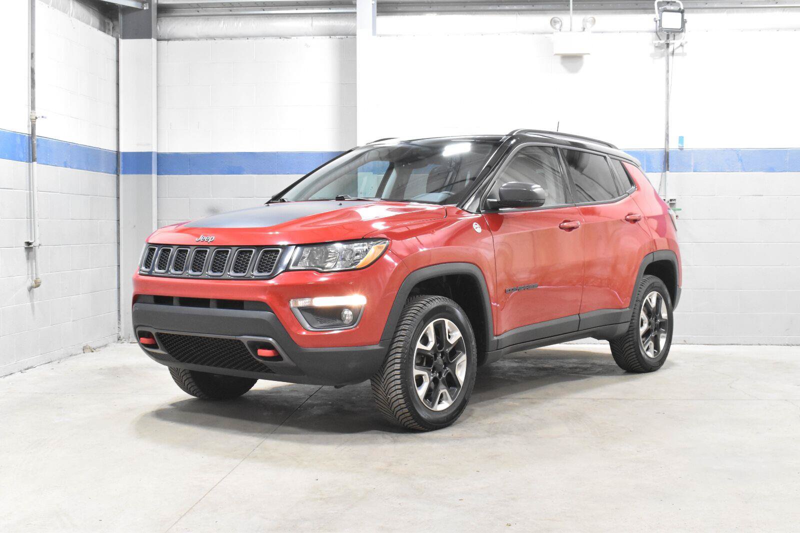 Used 2017 Jeep Compass Trailhawk w/ Leather Interior Group AWD/4WD image 2