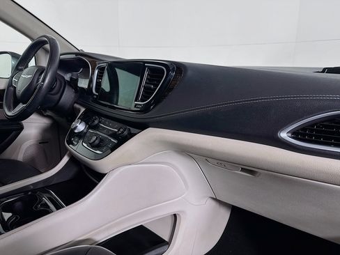Used 2022 Chrysler Pacifica Limited image 29