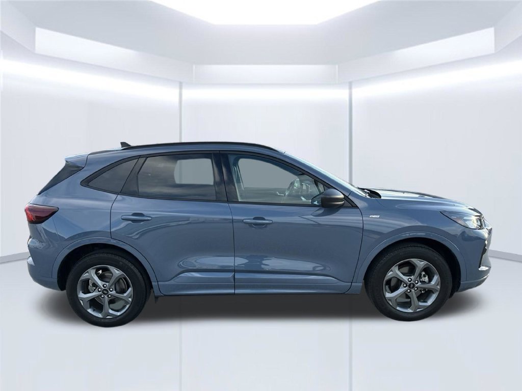 Used 2024 Ford Escape ST-Line w/ Tech Pack #1 AWD/4WD image 2
