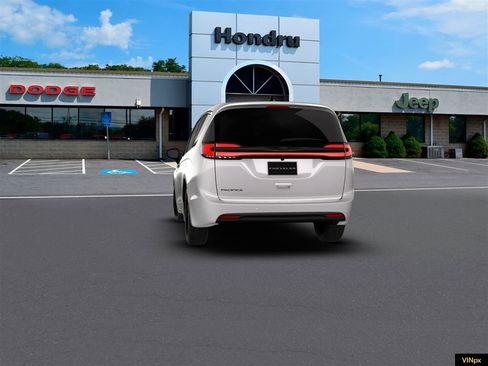 New 2026 Chrysler Pacifica Select image 13
