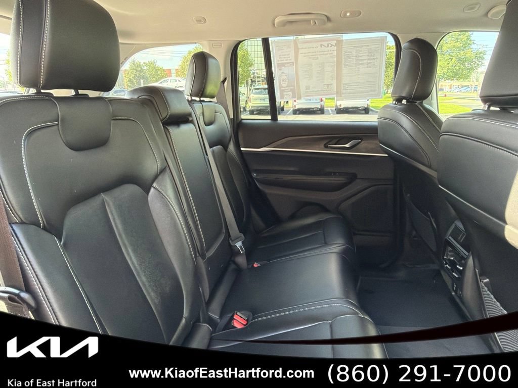 Used 2023 Jeep Grand Cherokee Limited AWD/4WD image 13