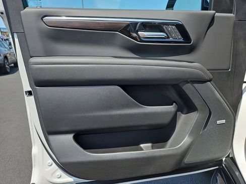 New 2025 Chevrolet Suburban Premier image 21