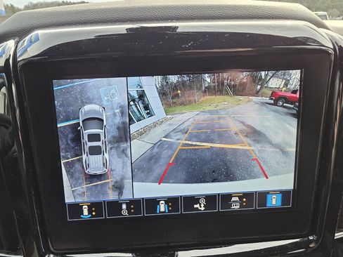 Used 2023 Chevrolet Traverse Premier image 17