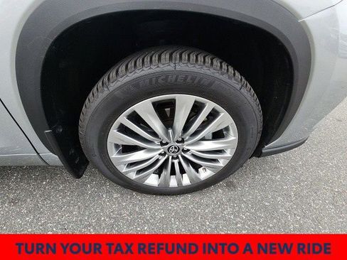 Used 2023 Toyota Highlander Platinum image 16