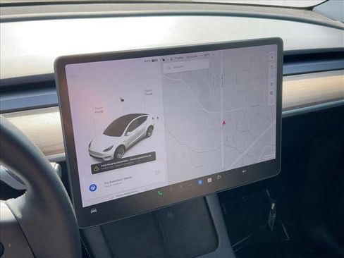 Used 2021 Tesla Model Y Long Range image 11