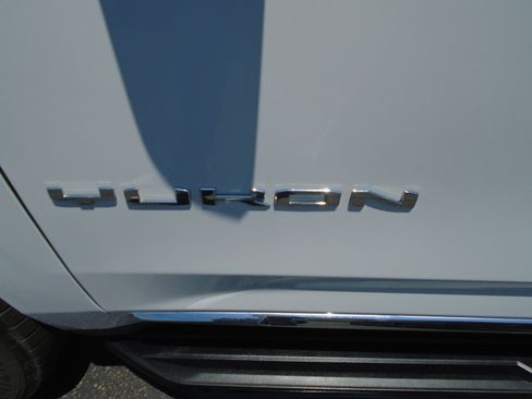 Used 2023 GMC Yukon SLT AWD/4WD image 19