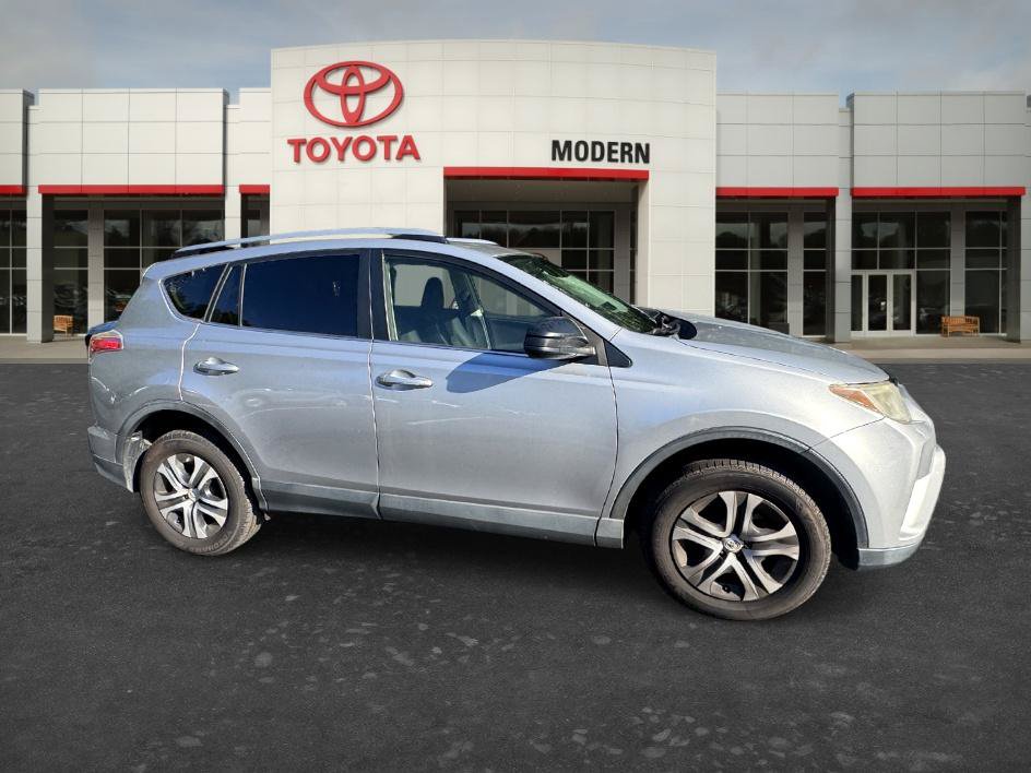 Used 2018 Toyota RAV4 LE FWD image 19