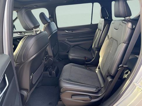 New 2025 Jeep Grand Cherokee L Altitude image 11