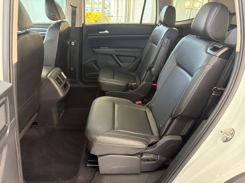Used 2021 Volkswagen Atlas SE w/ Panoramic Sunroof Package FWD image 24