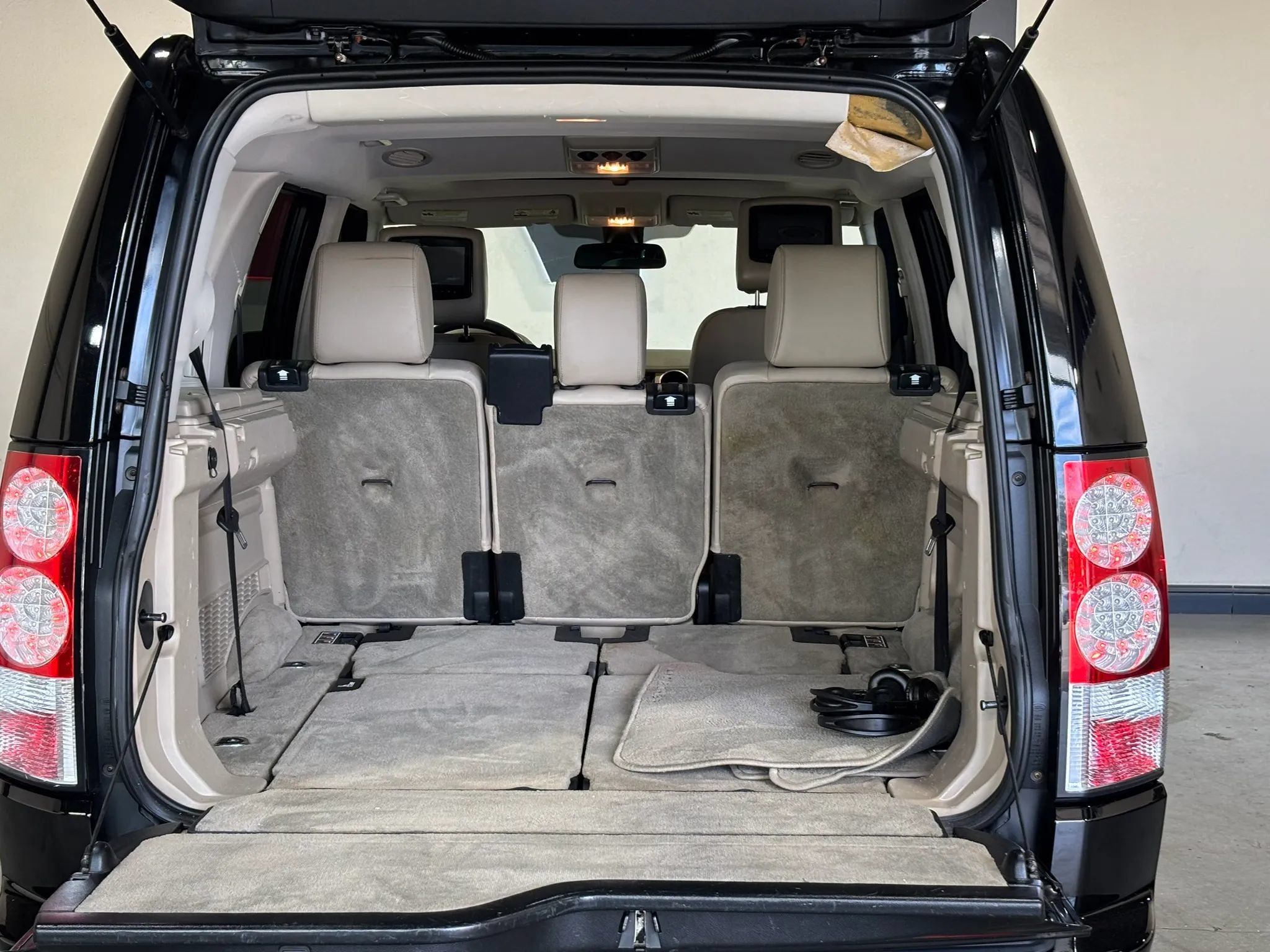 Used 2011 Land Rover LR4 HSE LUX AWD/4WD image 7