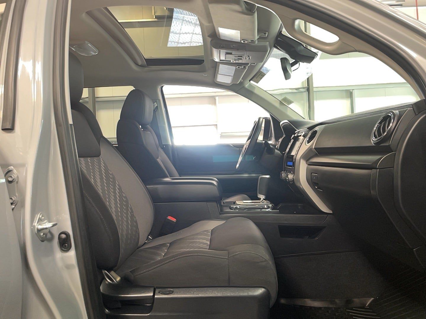 Used 2021 Toyota Tundra 4x4 CrewMax image 14