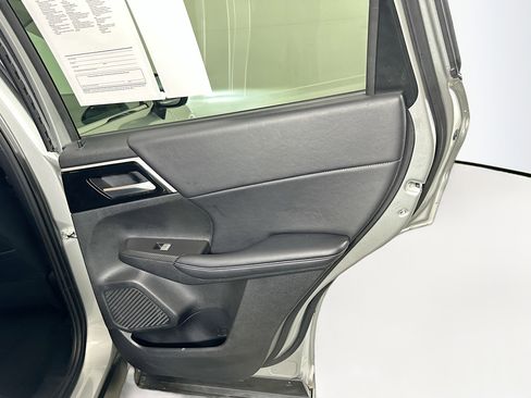 Used 2024 Mitsubishi Outlander SE image 31