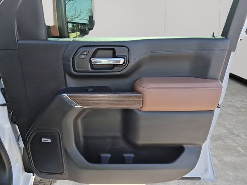 Used 2020 Chevrolet Silverado 2500 High Country w/ Z71 Off-Road Package image 13