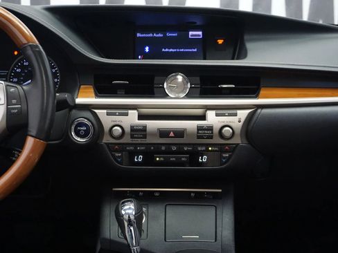 Used 2013 Lexus ES 300h image 18