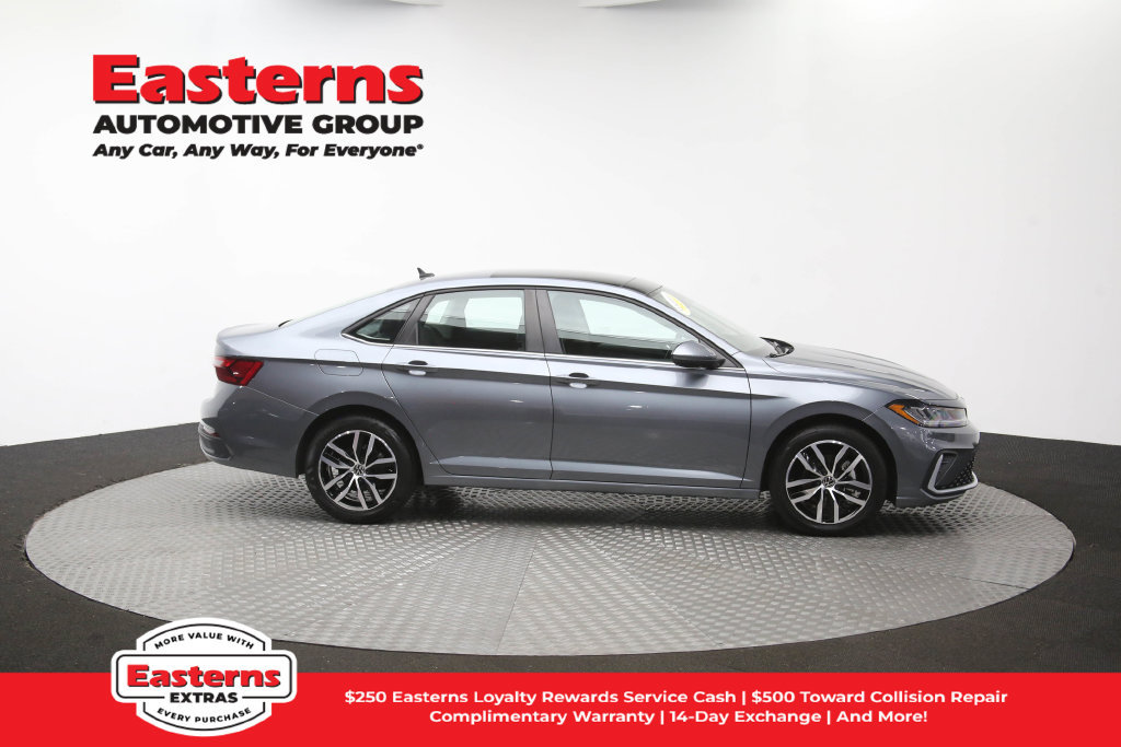 Used 2025 Volkswagen Jetta SE FWD image 45