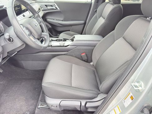 Used 2025 Mitsubishi Outlander ES image 11