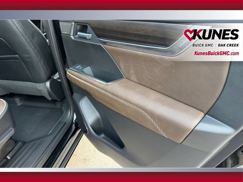 New 2026 GMC Acadia Denali Ultimate w/ LPO, Floor Liner Package AWD/4WD image 39