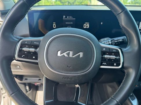 Used 2024 Kia Sorento S FWD image 25