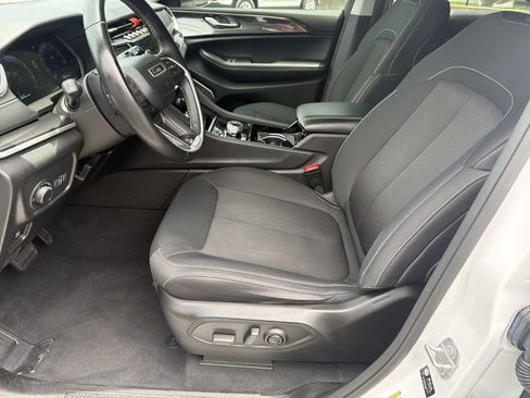 Used 2022 Jeep Grand Cherokee L Laredo w/ Luxury Tech Group I AWD/4WD image 18
