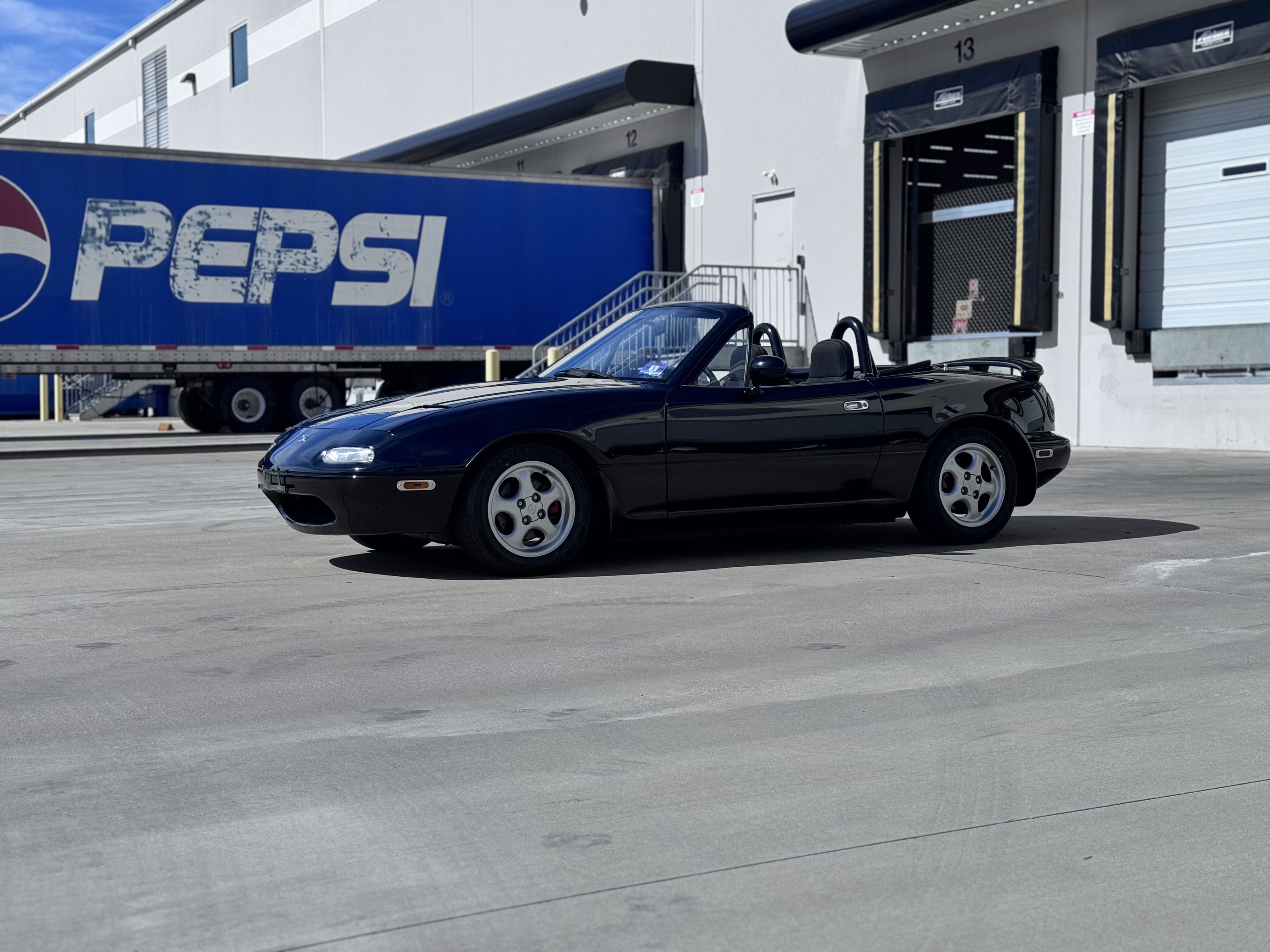 Used 1996 MAZDA MX-5 Miata RWD image 4