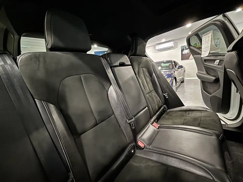 Used 2020 Volvo XC40 T4 R-Design FWD image 18