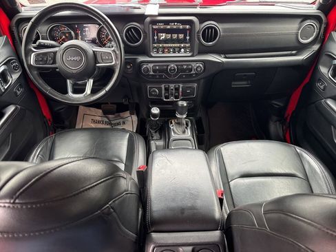 Used 2018 Jeep Wrangler Unlimited Sahara AWD/4WD image 17