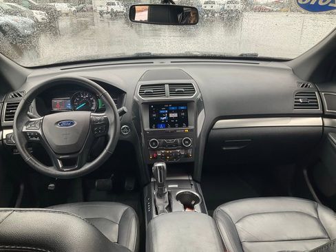 Used 2018 Ford Explorer XLT w/ Equipment Group 202A image 2