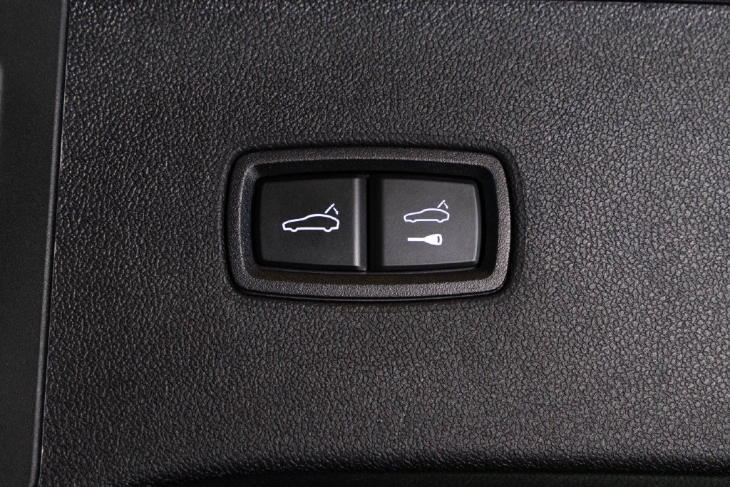 Certified 2025 Porsche Cayenne AWD/4WD image 39
