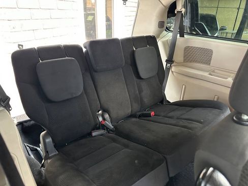 Used 2018 Dodge Grand Caravan SE w/ UConnect Hands-Free Group FWD image 14