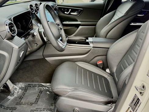 Used 2025 Mercedes-Benz GLC 300 image 26