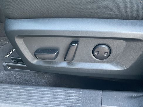 Used 2025 Nissan Rogue SV FWD image 9