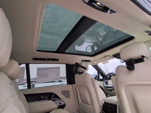 New 2026 Land Rover Range Rover Long Wheelbase SE image 23