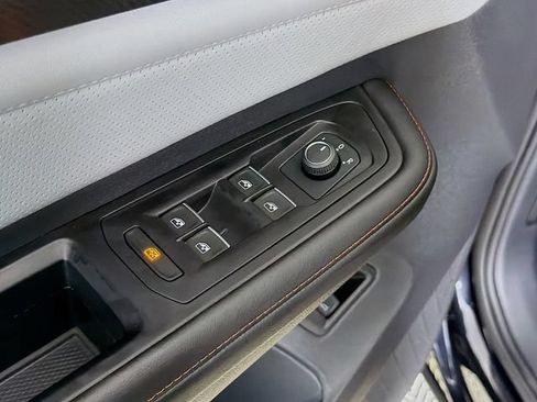 Used 2025 Volkswagen Atlas Peak Edition SE AWD/4WD image 19