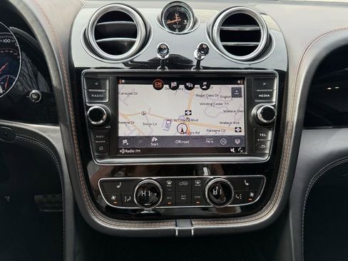 Used 2017 Bentley Bentayga image 8