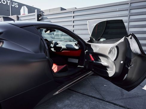 Used 2023 Ferrari SF90 Stradale image 38